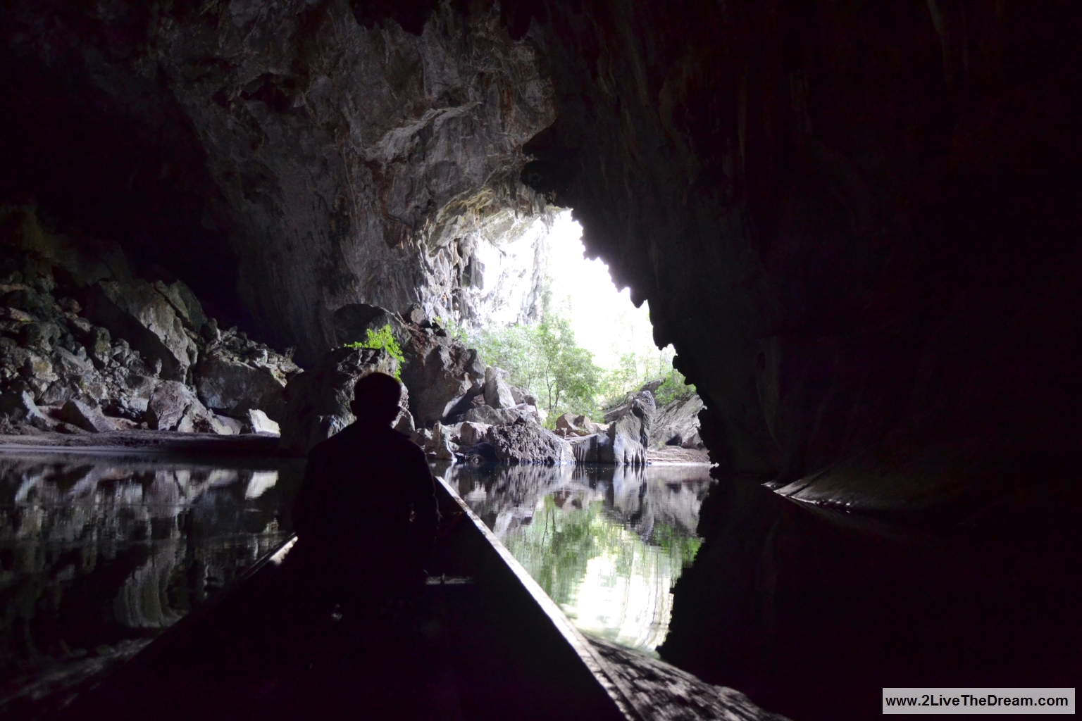 Laos – der Süden – zwischen Höhlen und 4000 Inseln…